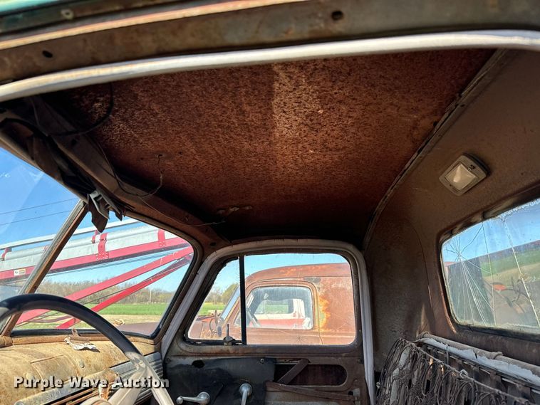 image for item NH9072 1953 GMC 350 grain truck