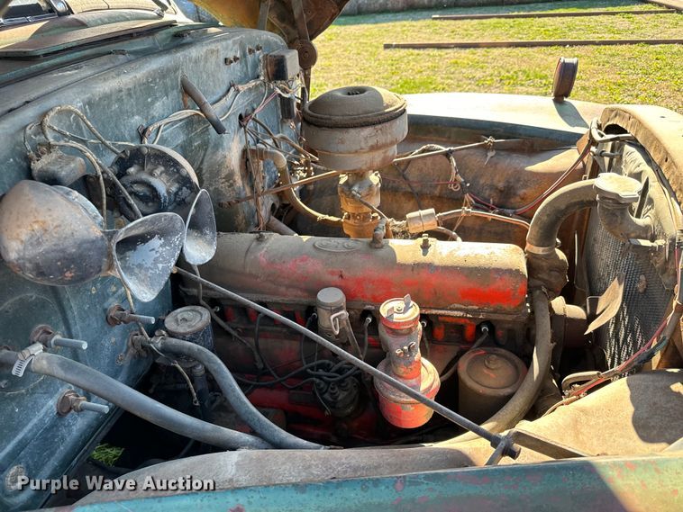 image for item NH9072 1953 GMC 350 grain truck