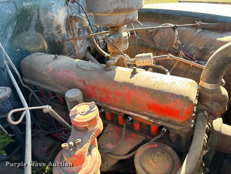 image for item NH9072 1953 GMC 350 grain truck