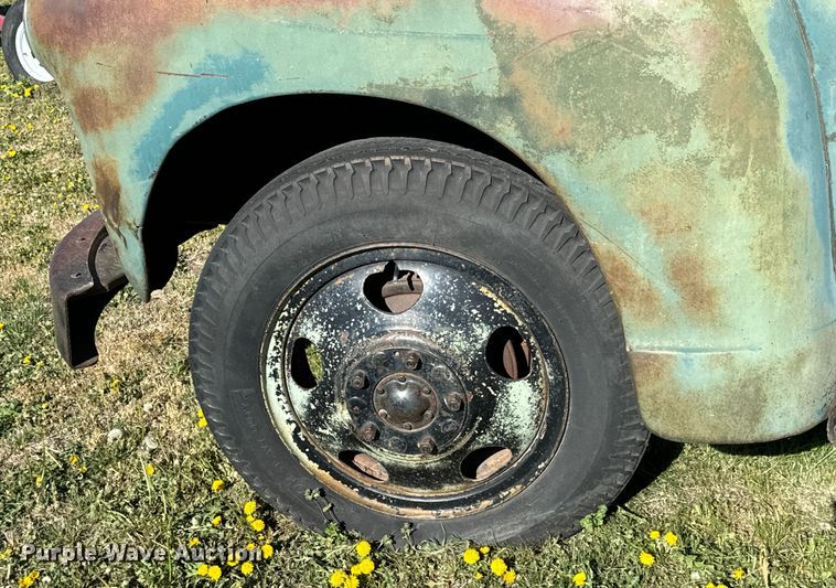 image for item NH9072 1953 GMC 350 grain truck