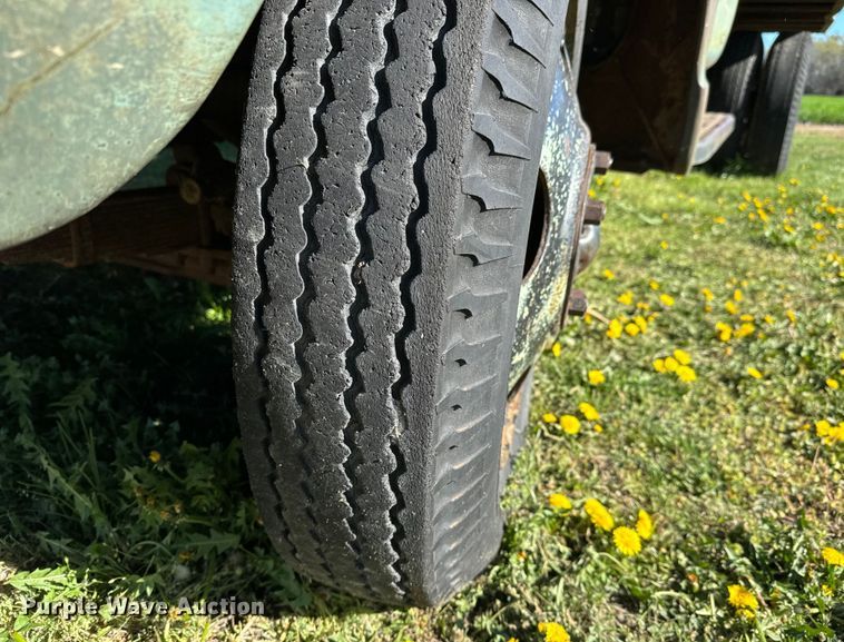 image for item NH9072 1953 GMC 350 grain truck