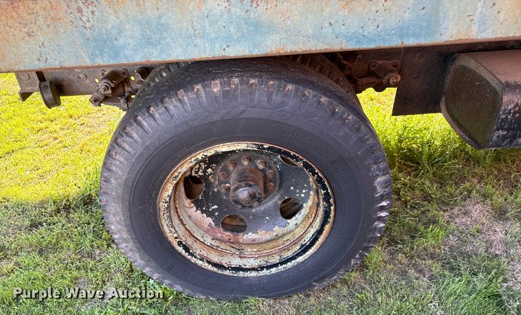 image for item NH9072 1953 GMC 350 grain truck