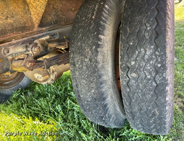 image for item NH9072 1953 GMC 350 grain truck