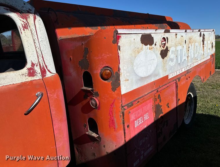 image for item NH9074 1952 Ford  F-6 fuel truck