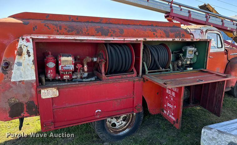 image for item NH9074 1952 Ford  F-6 fuel truck