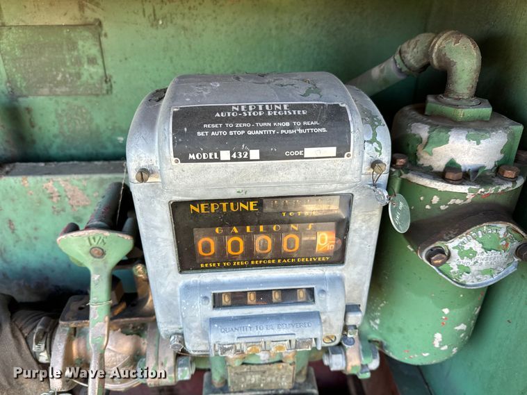 image for item NH9074 1952 Ford  F-6 fuel truck