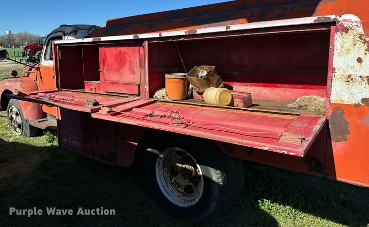 image for item NH9074 1952 Ford  F-6 fuel truck