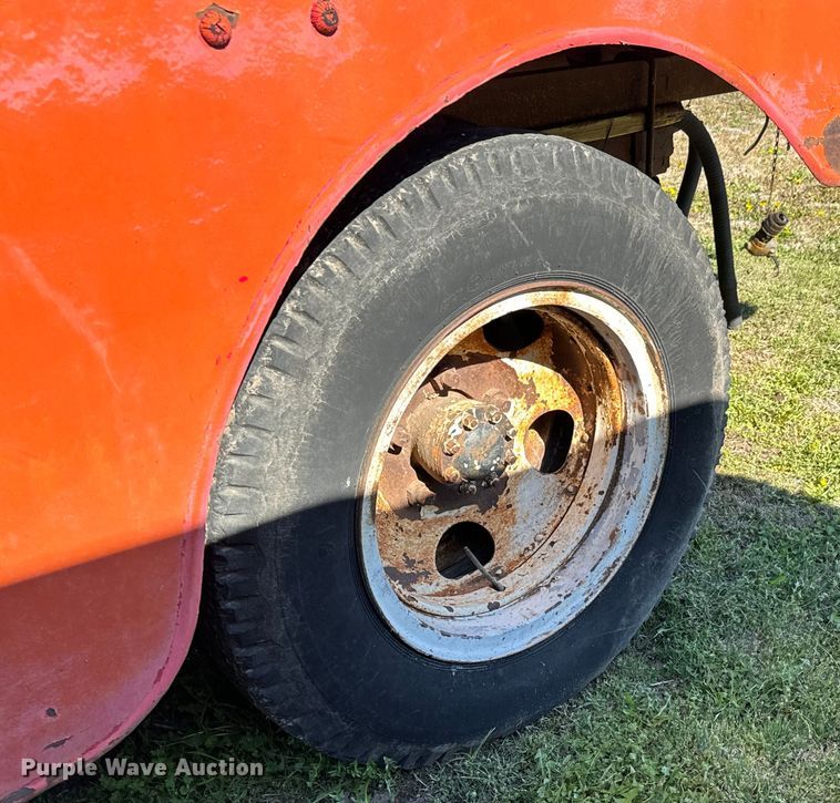 image for item NH9074 1952 Ford  F-6 fuel truck