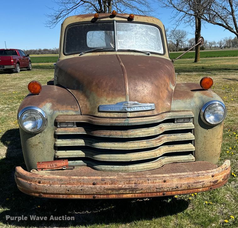image for item NH9075 1948 Chevrolet  Loadmaster flatbed truck