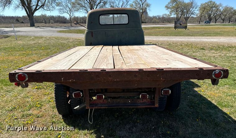 image for item NH9075 1948 Chevrolet  Loadmaster flatbed truck