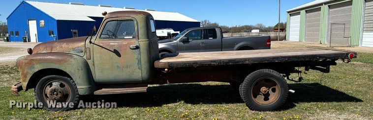 image for item NH9075 1948 Chevrolet  Loadmaster flatbed truck