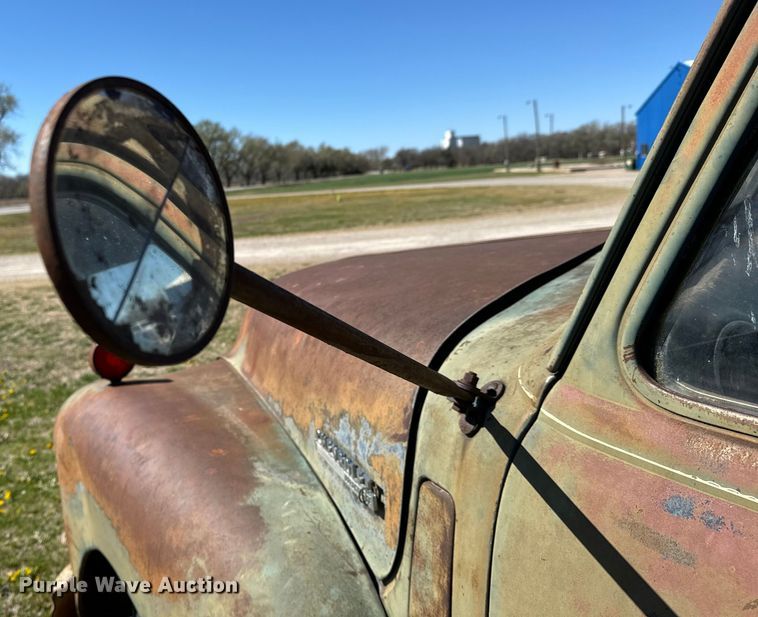 image for item NH9075 1948 Chevrolet  Loadmaster flatbed truck