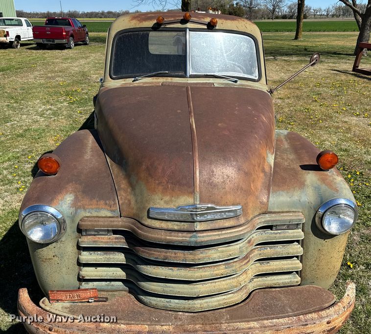 image for item NH9075 1948 Chevrolet  Loadmaster flatbed truck