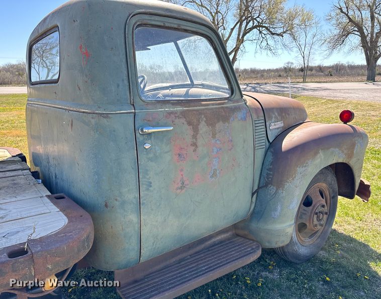 image for item NH9075 1948 Chevrolet  Loadmaster flatbed truck