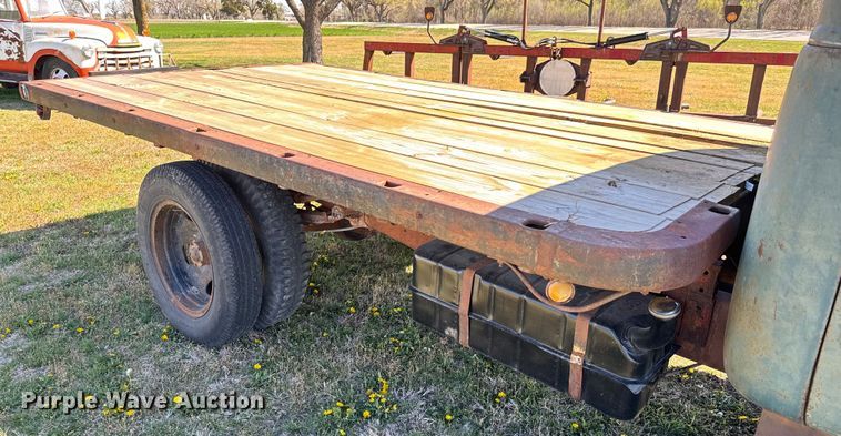 image for item NH9075 1948 Chevrolet  Loadmaster flatbed truck