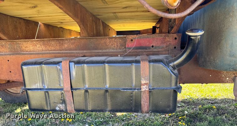 image for item NH9075 1948 Chevrolet  Loadmaster flatbed truck