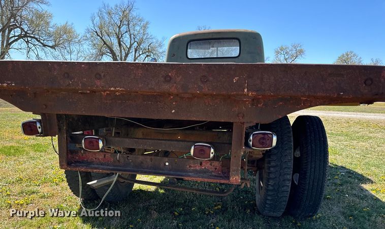 image for item NH9075 1948 Chevrolet  Loadmaster flatbed truck