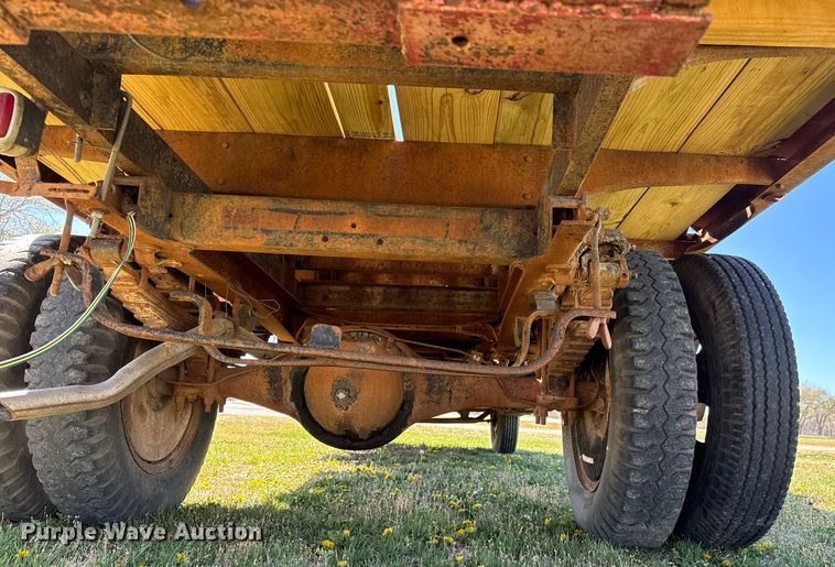 image for item NH9075 1948 Chevrolet  Loadmaster flatbed truck