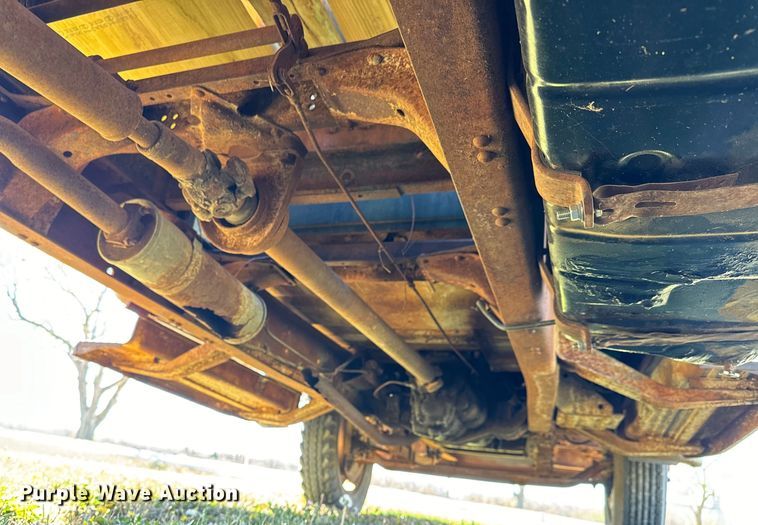 image for item NH9075 1948 Chevrolet  Loadmaster flatbed truck