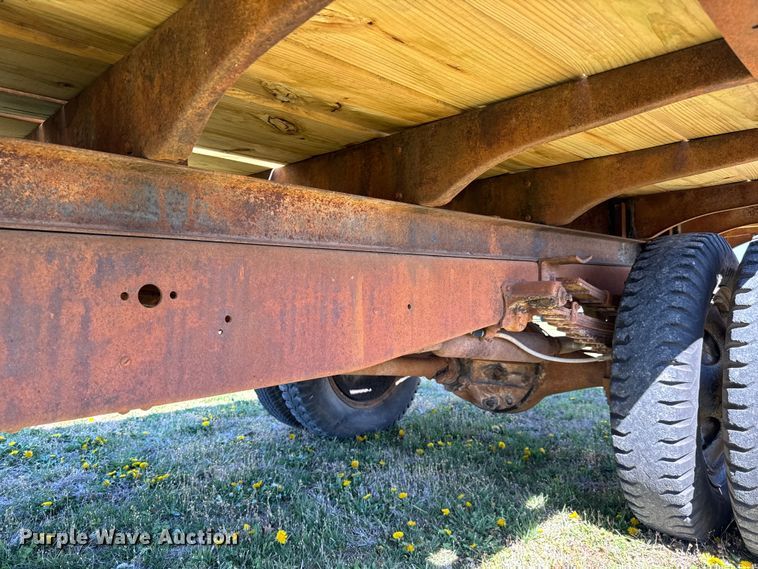 image for item NH9075 1948 Chevrolet  Loadmaster flatbed truck