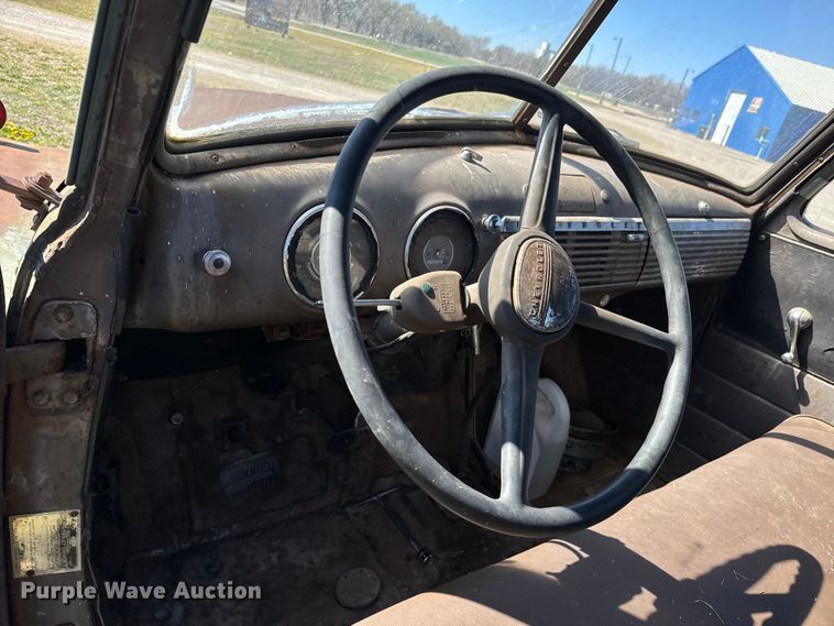 image for item NH9075 1948 Chevrolet  Loadmaster flatbed truck