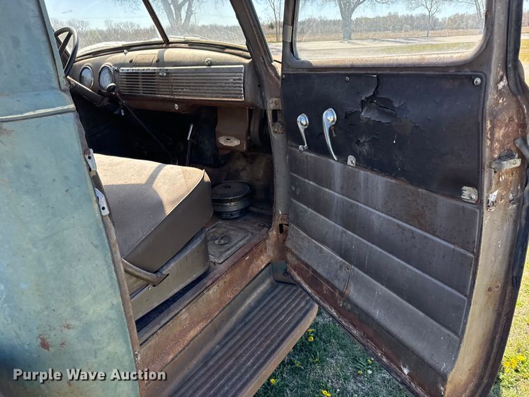 image for item NH9075 1948 Chevrolet  Loadmaster flatbed truck