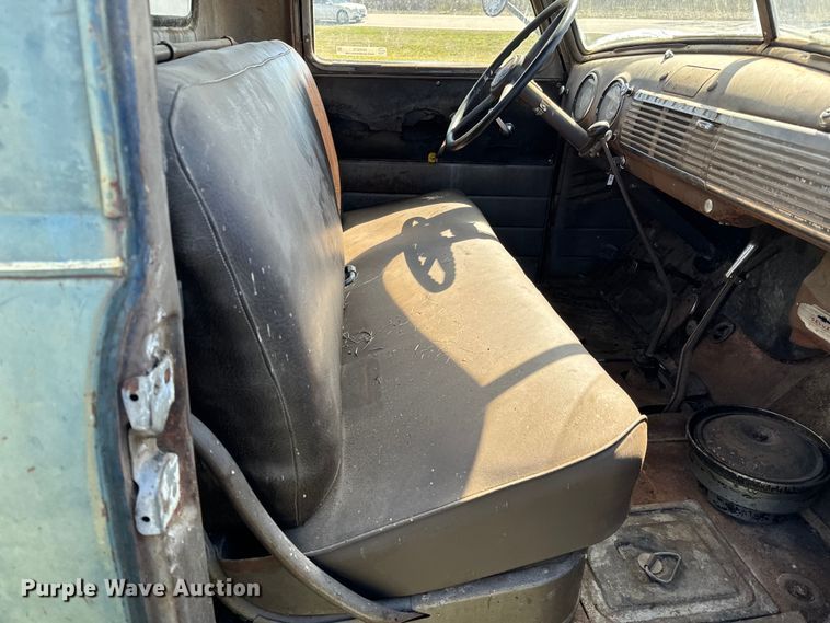 image for item NH9075 1948 Chevrolet  Loadmaster flatbed truck