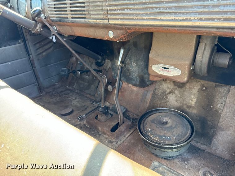 image for item NH9075 1948 Chevrolet  Loadmaster flatbed truck