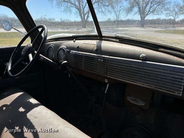 image for item NH9075 1948 Chevrolet  Loadmaster flatbed truck