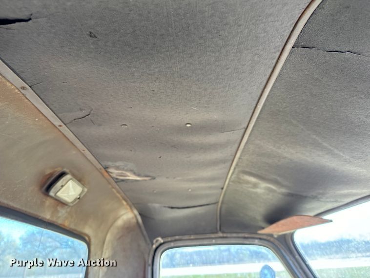 image for item NH9075 1948 Chevrolet  Loadmaster flatbed truck