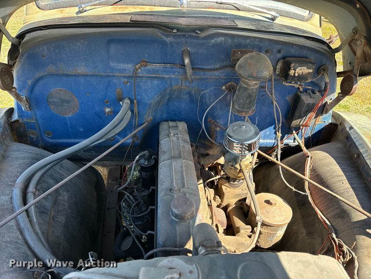 image for item NH9075 1948 Chevrolet  Loadmaster flatbed truck