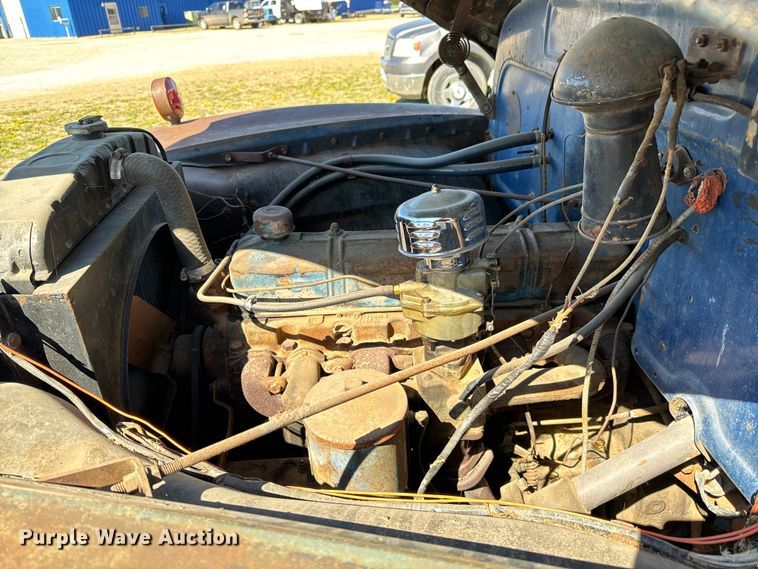 image for item NH9075 1948 Chevrolet  Loadmaster flatbed truck