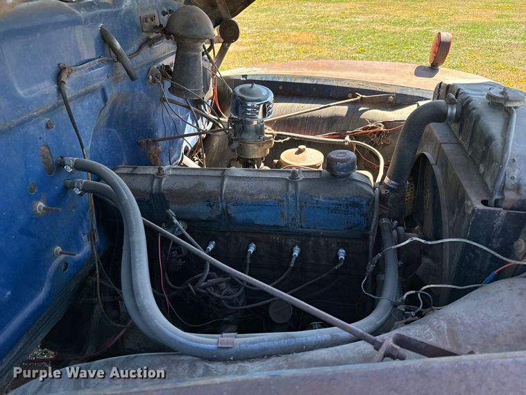 image for item NH9075 1948 Chevrolet  Loadmaster flatbed truck