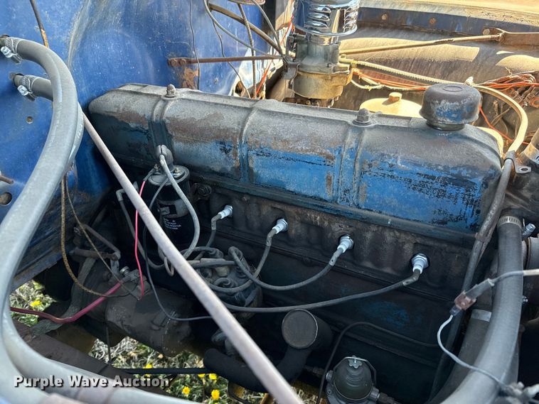 image for item NH9075 1948 Chevrolet  Loadmaster flatbed truck