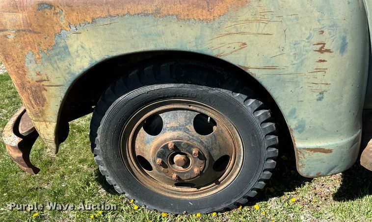 image for item NH9075 1948 Chevrolet  Loadmaster flatbed truck