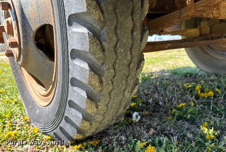 image for item NH9075 1948 Chevrolet  Loadmaster flatbed truck