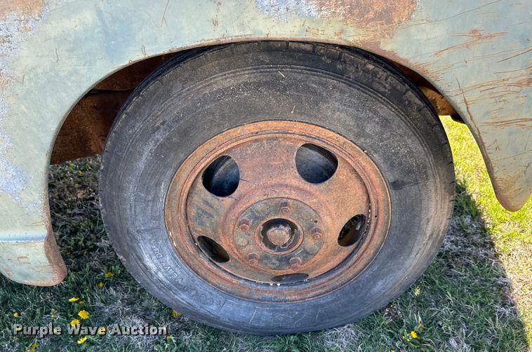 image for item NH9075 1948 Chevrolet  Loadmaster flatbed truck