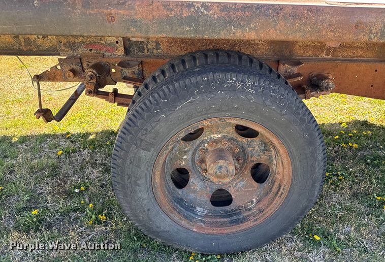 image for item NH9075 1948 Chevrolet  Loadmaster flatbed truck