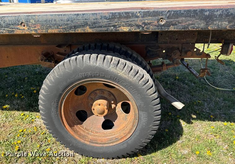 image for item NH9075 1948 Chevrolet  Loadmaster flatbed truck