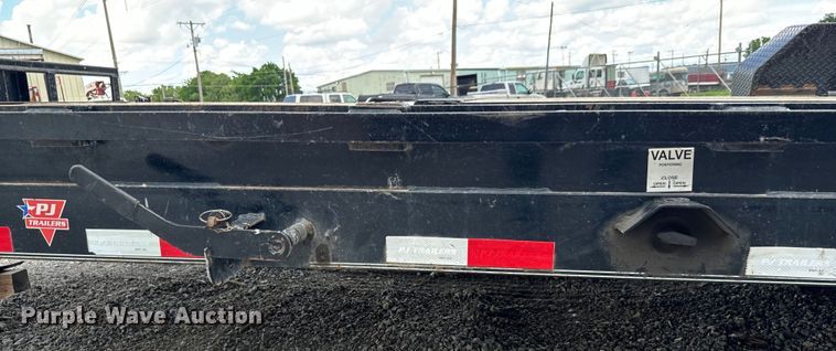 image for item NL9863 2021 PJ Carhauler Tilt T6222 tilt deck equipment trailer