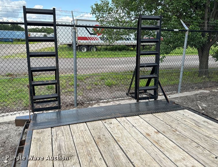 image for item NL9865 2019 Lamar H6832227 equipment trailer