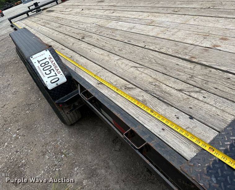 image for item NL9865 2019 Lamar H6832227 equipment trailer