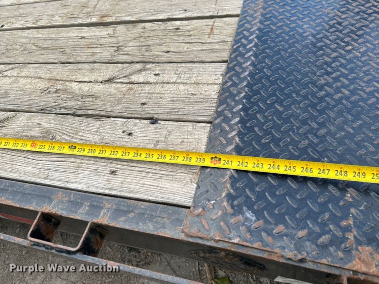 image for item NL9865 2019 Lamar H6832227 equipment trailer