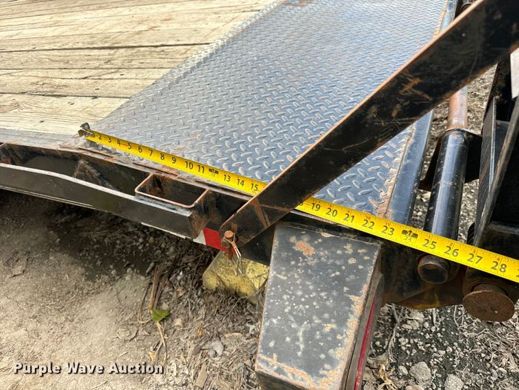 image for item NL9865 2019 Lamar H6832227 equipment trailer