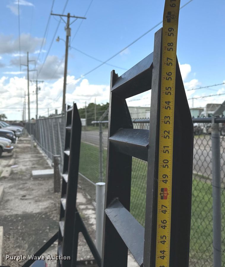 image for item NL9865 2019 Lamar H6832227 equipment trailer