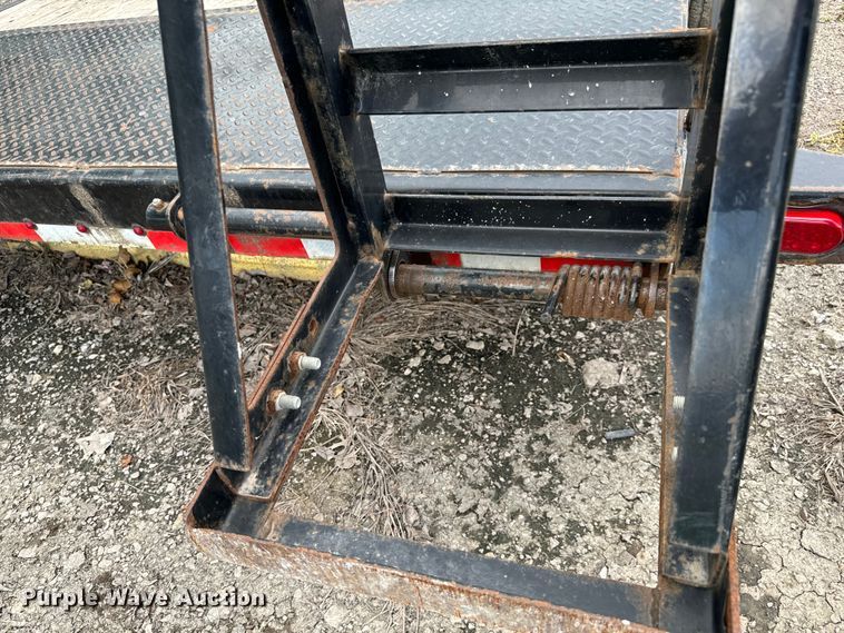 image for item NL9865 2019 Lamar H6832227 equipment trailer