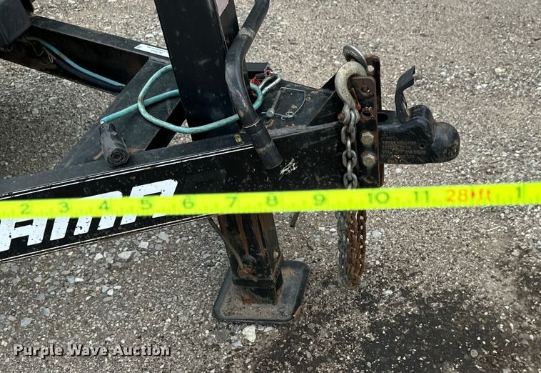 image for item NL9865 2019 Lamar H6832227 equipment trailer