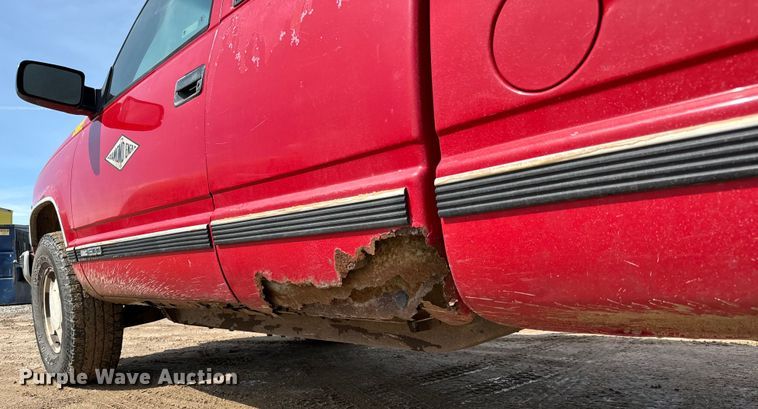 image for item NL9881 1998 GMC Sierra 1500 Ext. Cab pickup truck