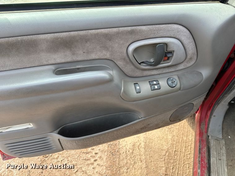 image for item NL9881 1998 GMC Sierra 1500 Ext. Cab pickup truck