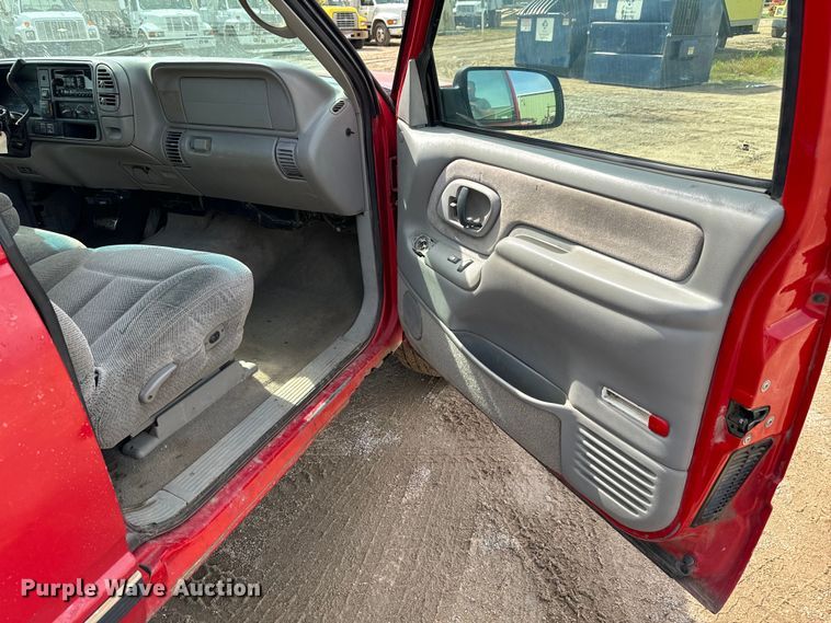 image for item NL9881 1998 GMC Sierra 1500 Ext. Cab pickup truck